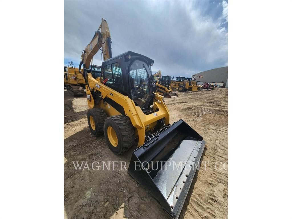 CAT 242D3 Мини товарачи

