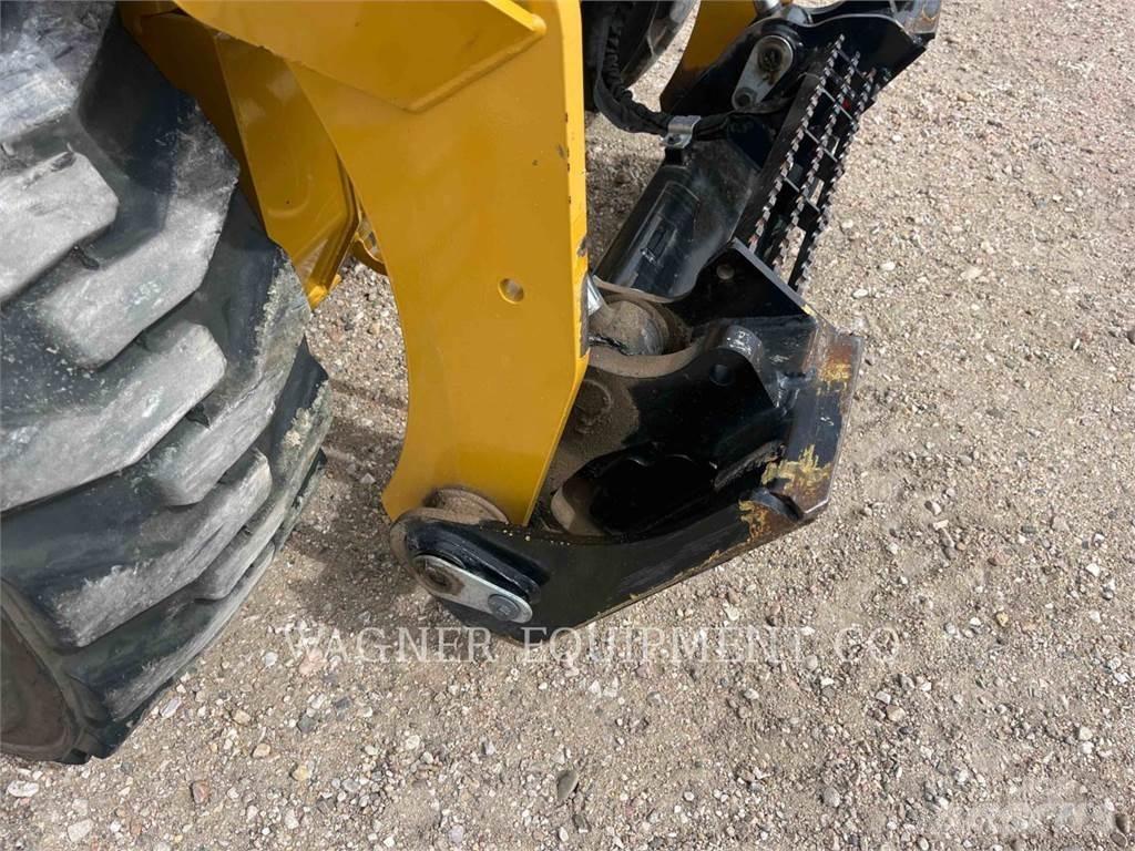 CAT 242D3 Мини товарачи
