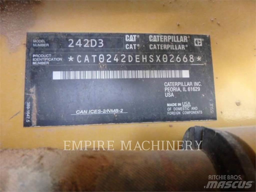 CAT 242D3 Мини товарачи
