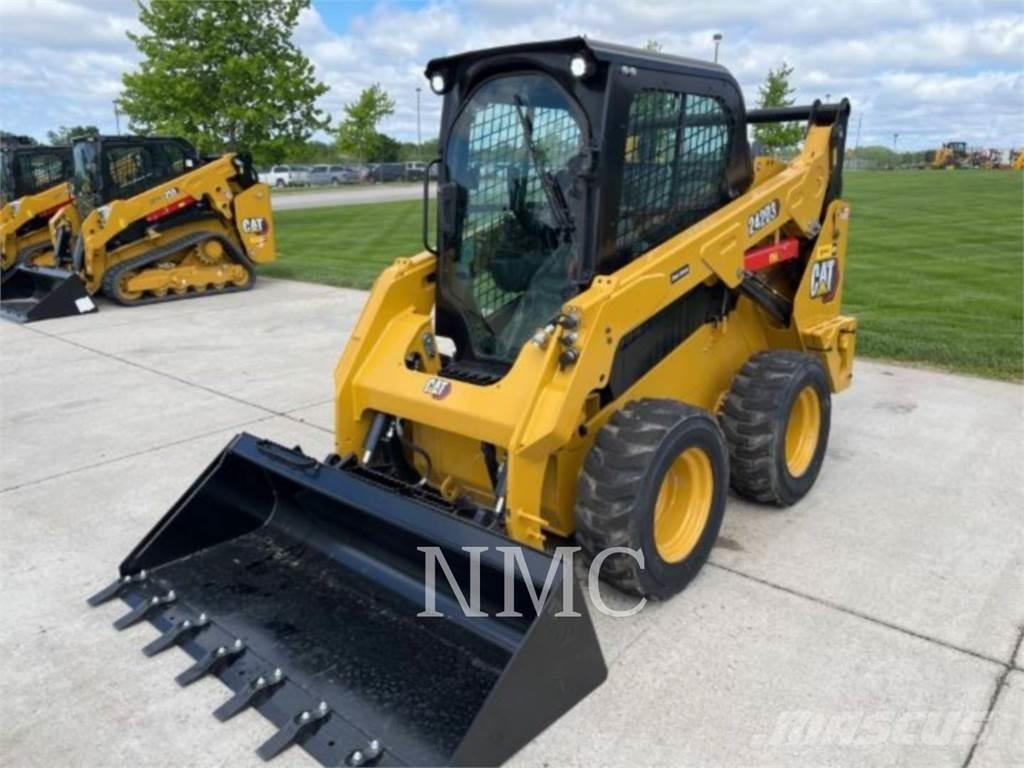 CAT 242D3 Мини товарачи
