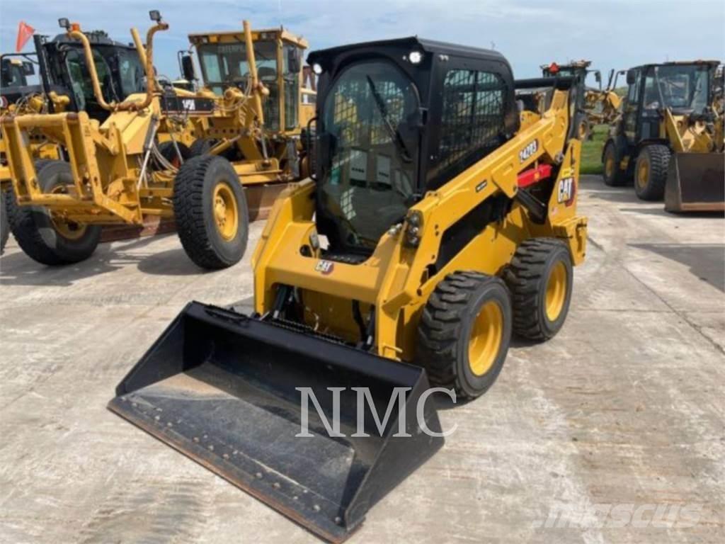 CAT 242D3 Мини товарачи
