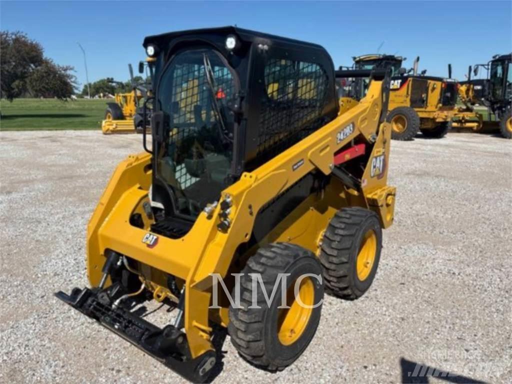 CAT 242D3 Мини товарачи
