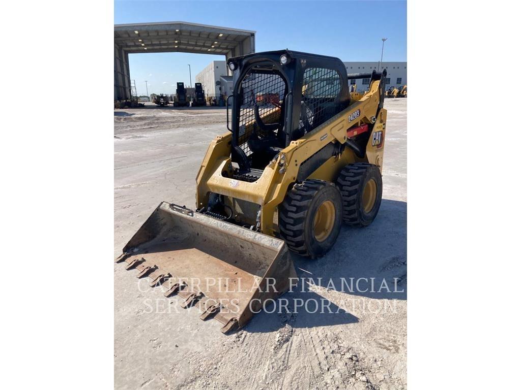 CAT 242D3 Мини товарачи
