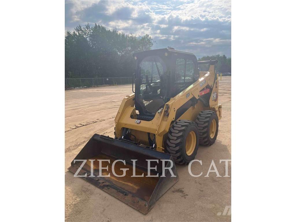 CAT 242D3 Мини товарачи
