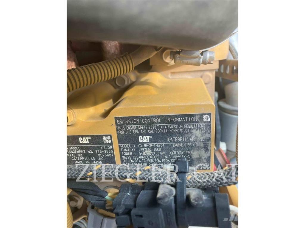 CAT 242D3 Мини товарачи
