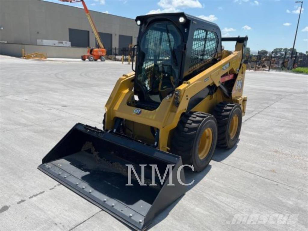 CAT 242D3 Мини товарачи
