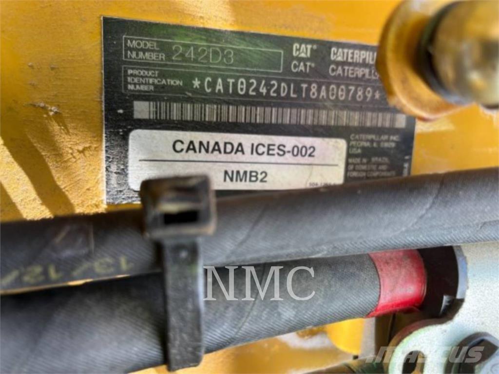 CAT 242D3 Мини товарачи
