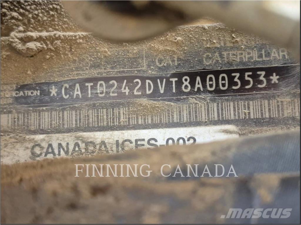 CAT 242D3 Мини товарачи
