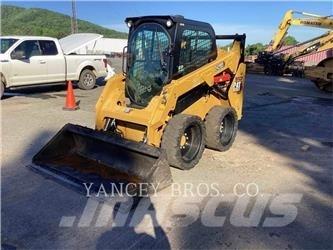 CAT 242D3 AC Мини товарачи
