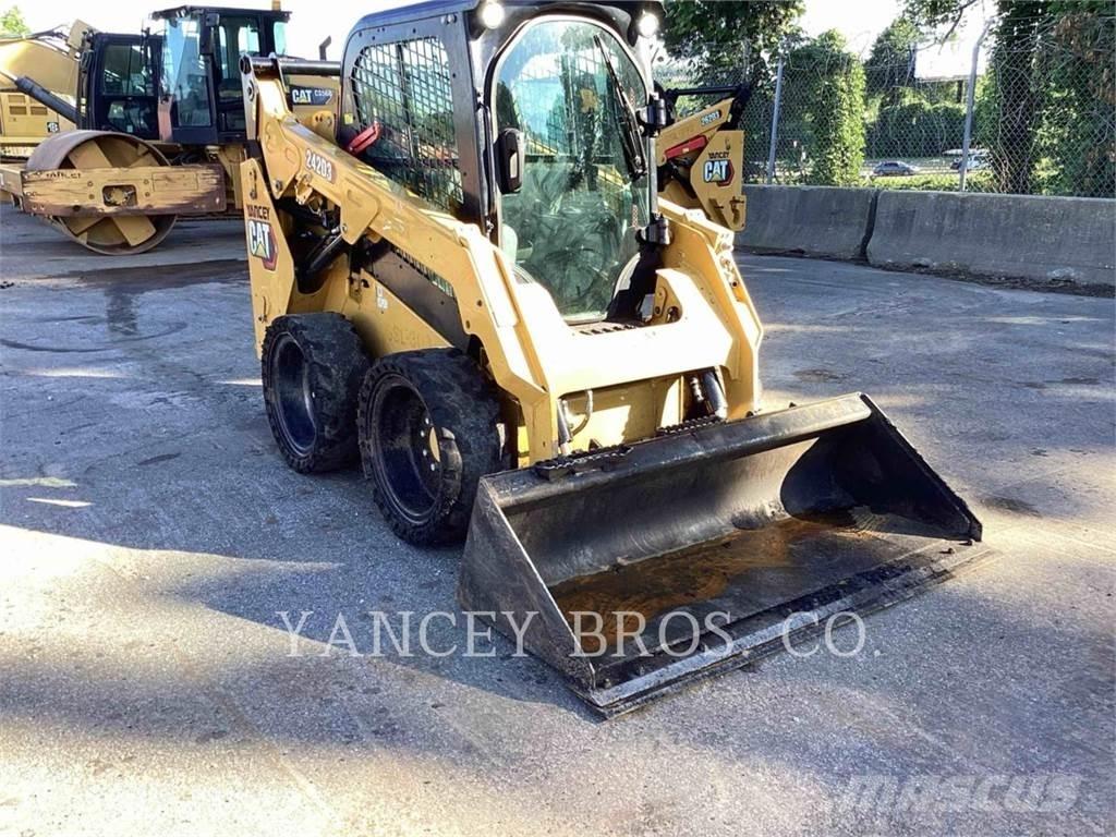 CAT 242D3 AC Мини товарачи
