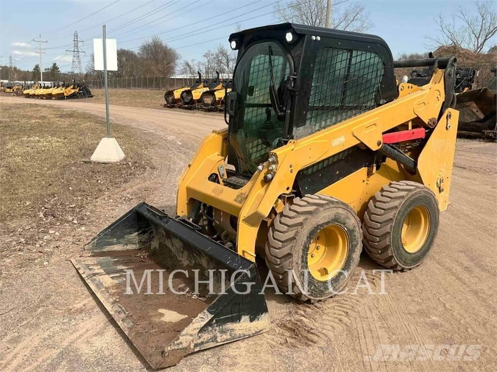 CAT 242D3 AQ+ Мини товарачи
