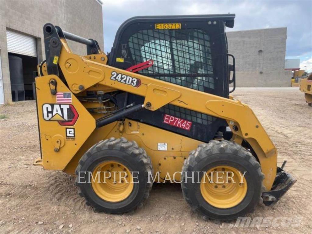 CAT 242D3 CA Мини товарачи
