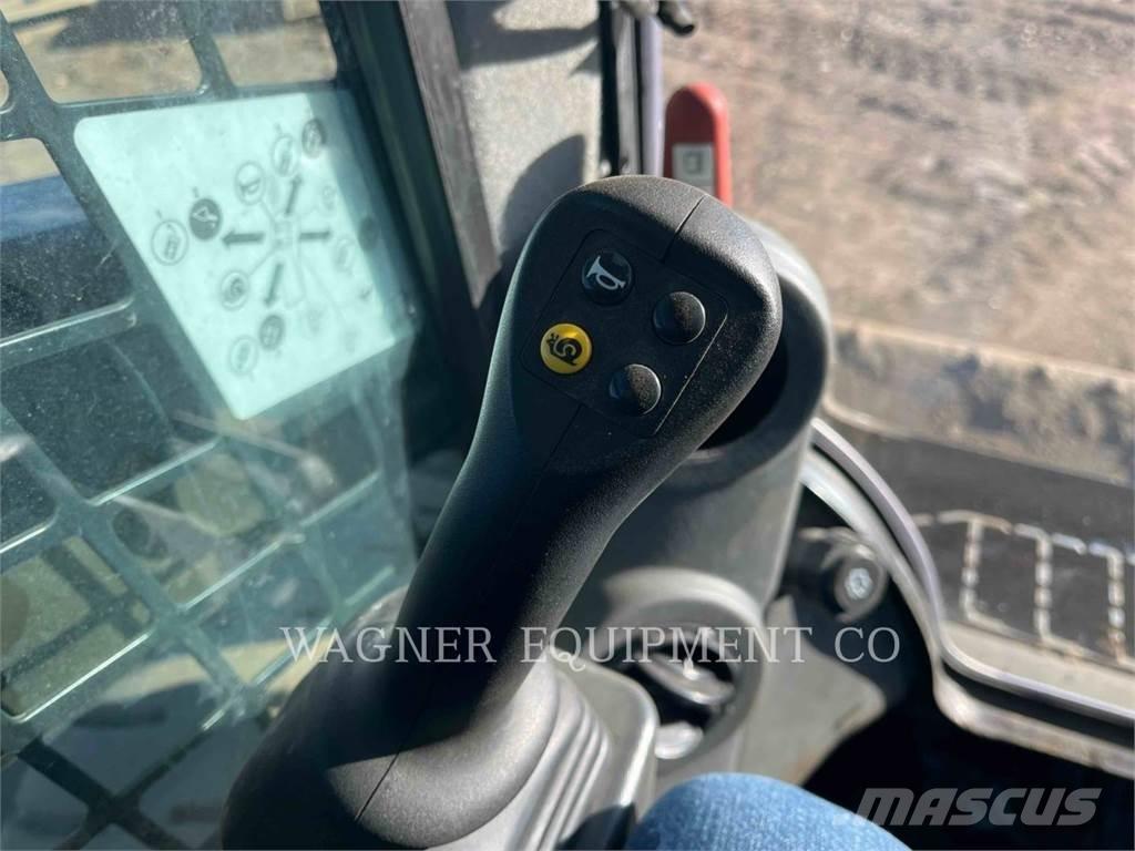 CAT 242D3 HF Мини товарачи
