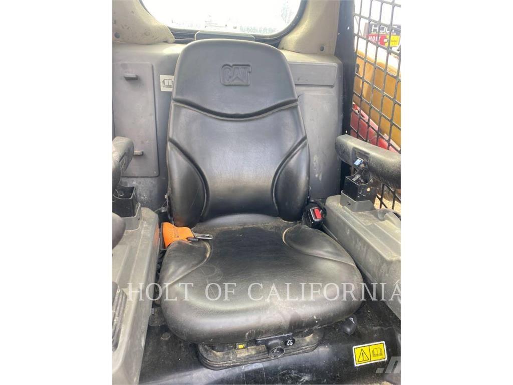 CAT 246 HF Мини товарачи
