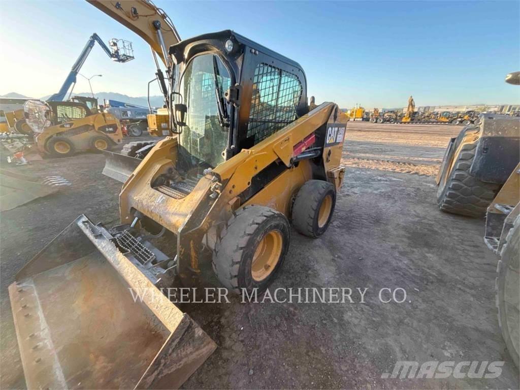 CAT 246D2 C3H4 Мини товарачи
