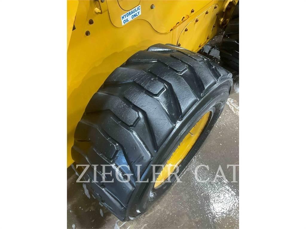 CAT 246D3 Мини товарачи
