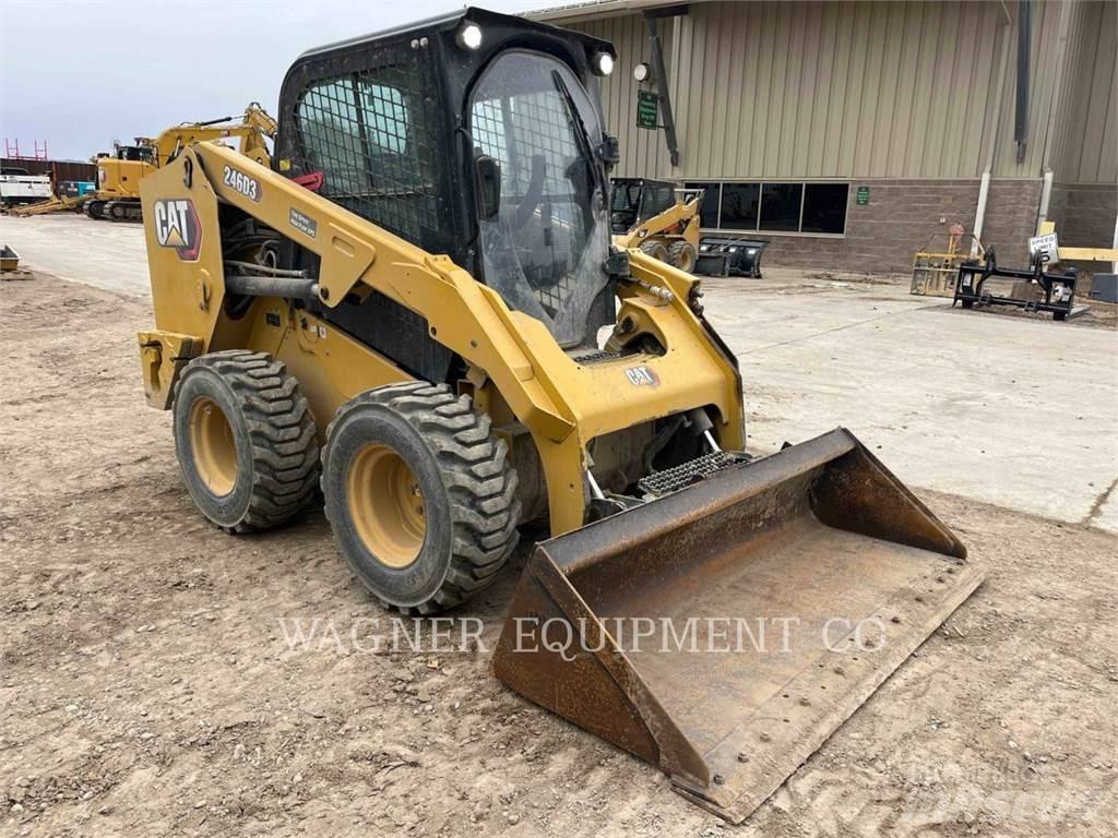 CAT 246D3 Мини товарачи
