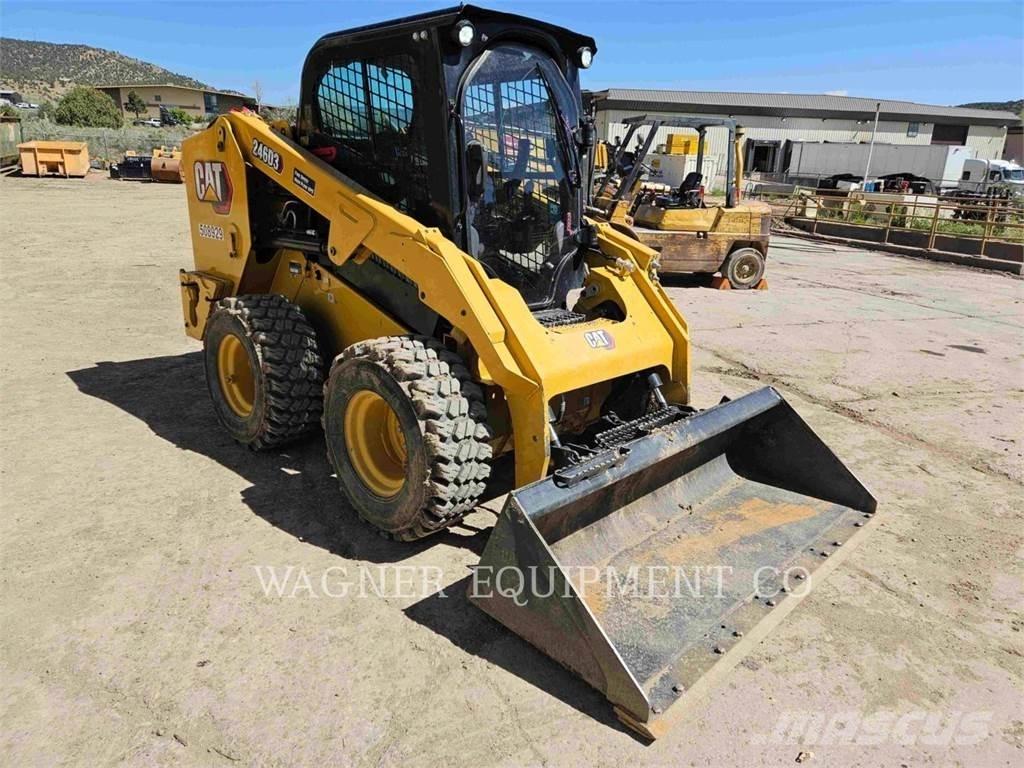 CAT 246D3 Мини товарачи
