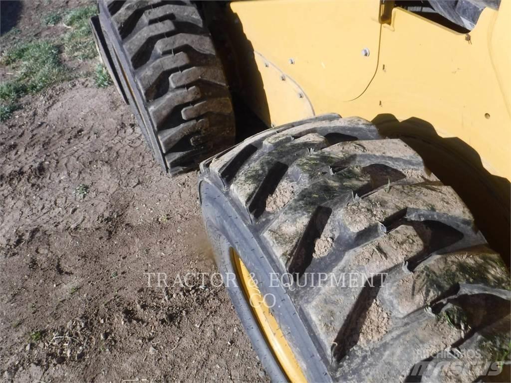 CAT 246D3 Мини товарачи
