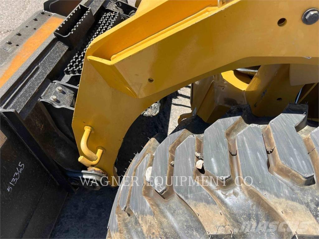 CAT 246D3 Мини товарачи
