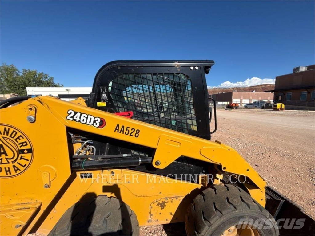 CAT 246D3 C3H2 Мини товарачи
