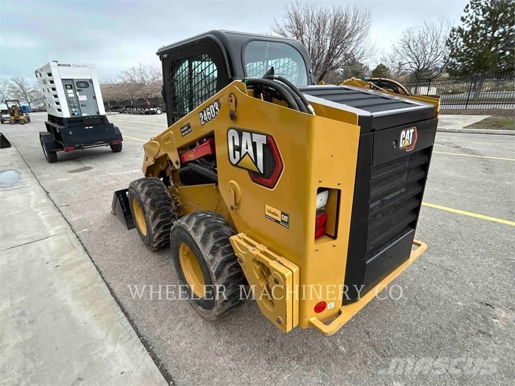 CAT 246D3 C3HF Мини товарачи
