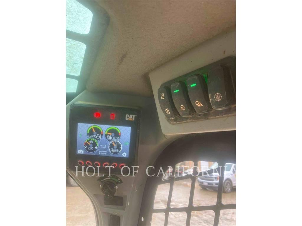 CAT 246D3 HF Мини товарачи
