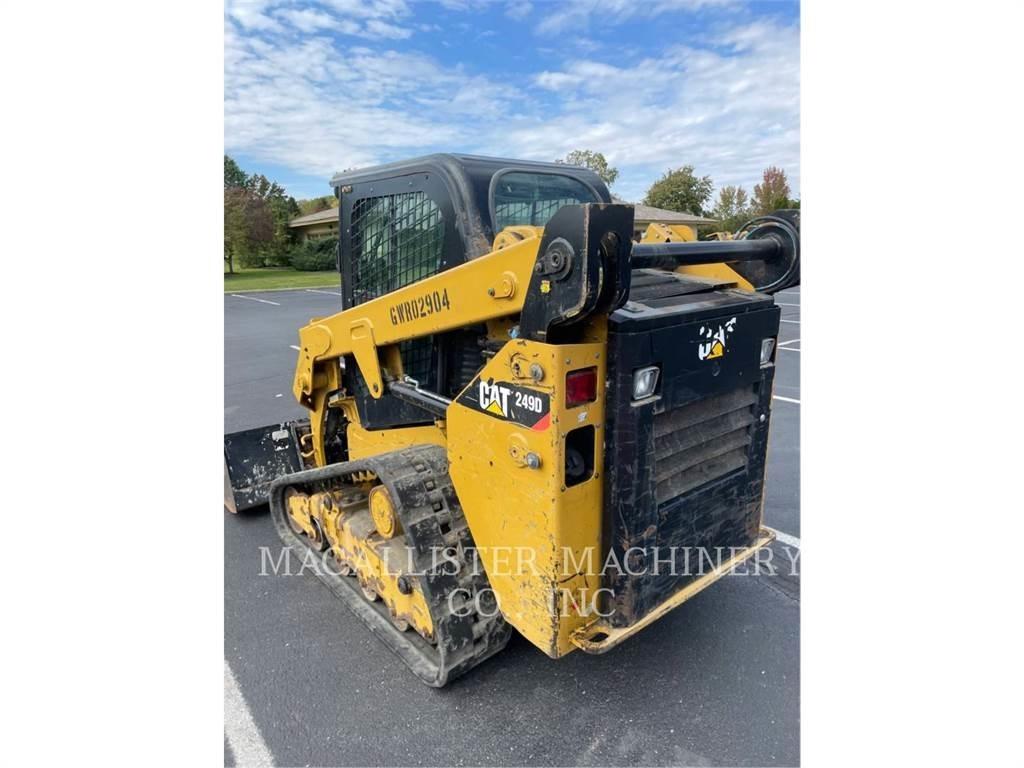 CAT 249D Верижен товарач