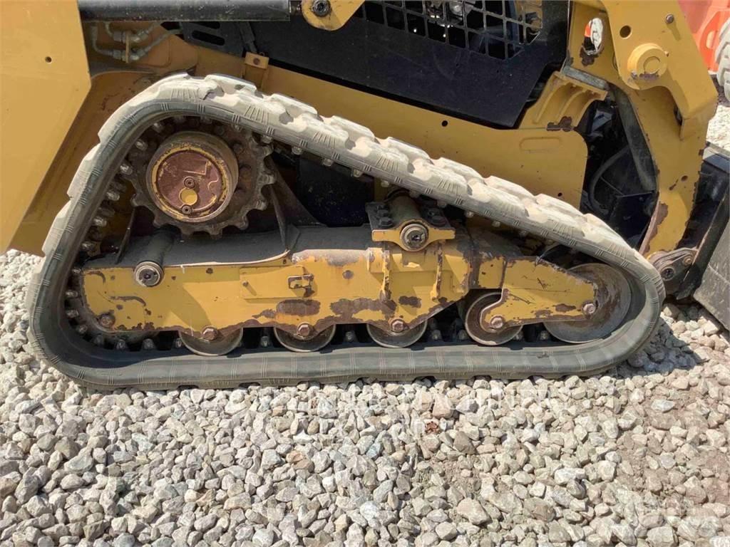 CAT 249D Верижен товарач