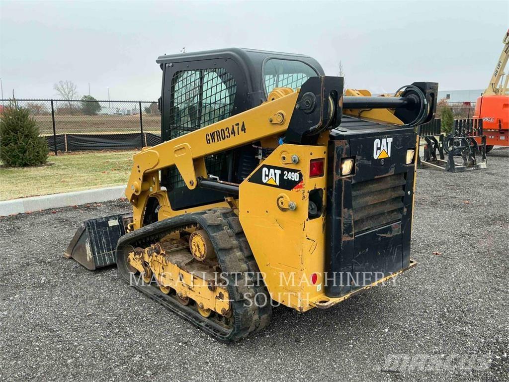 CAT 249D Верижен товарач