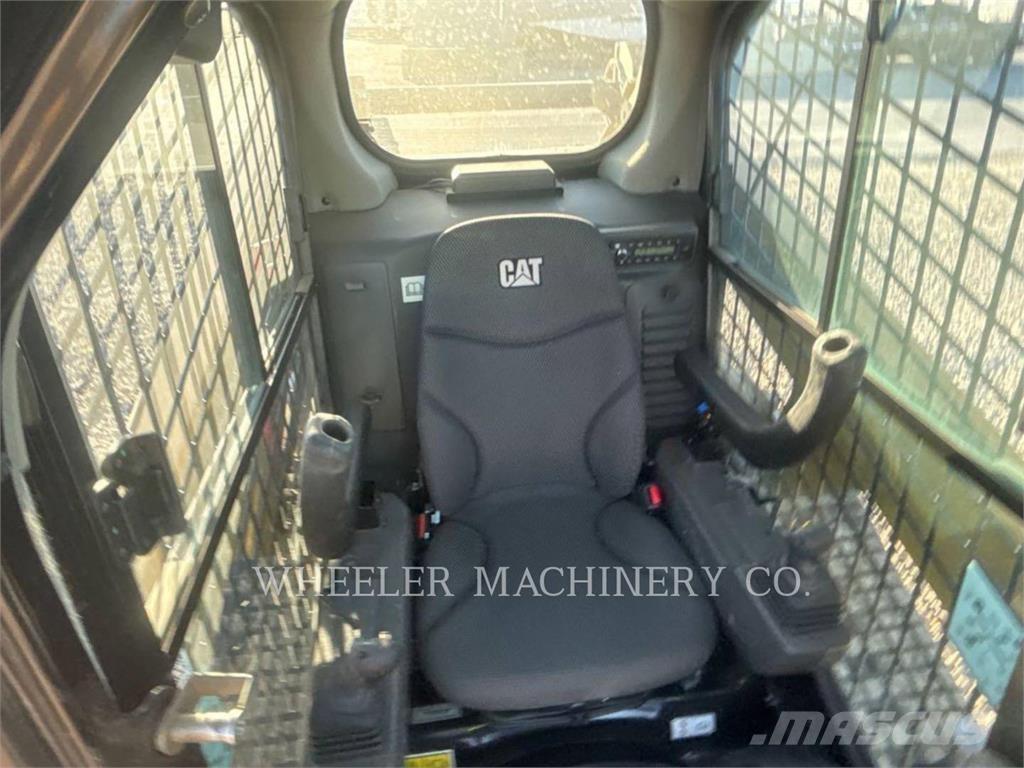 CAT 249D3 C3H2 Верижен товарач