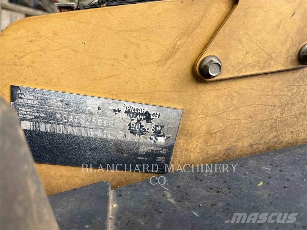 CAT 256C Мини товарачи
