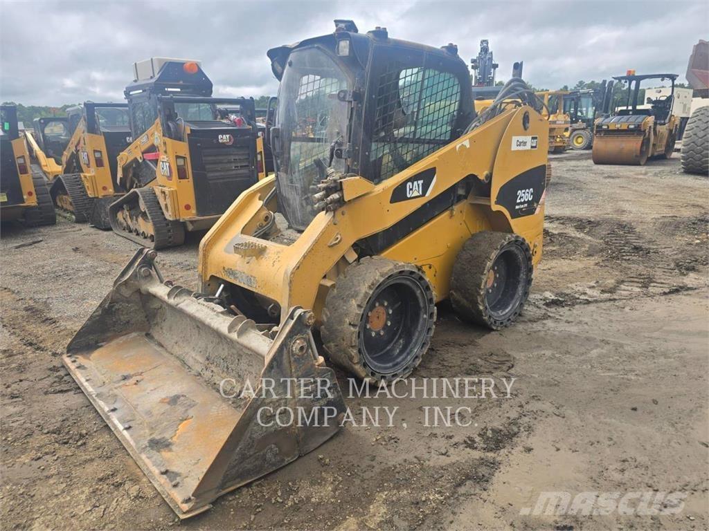 CAT 256C Мини товарачи
