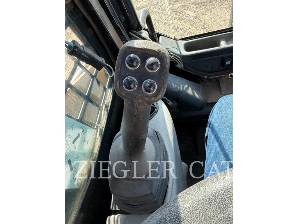 CAT 257B Верижен товарач