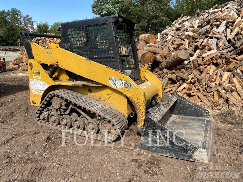 CAT 257B3 Верижен товарач