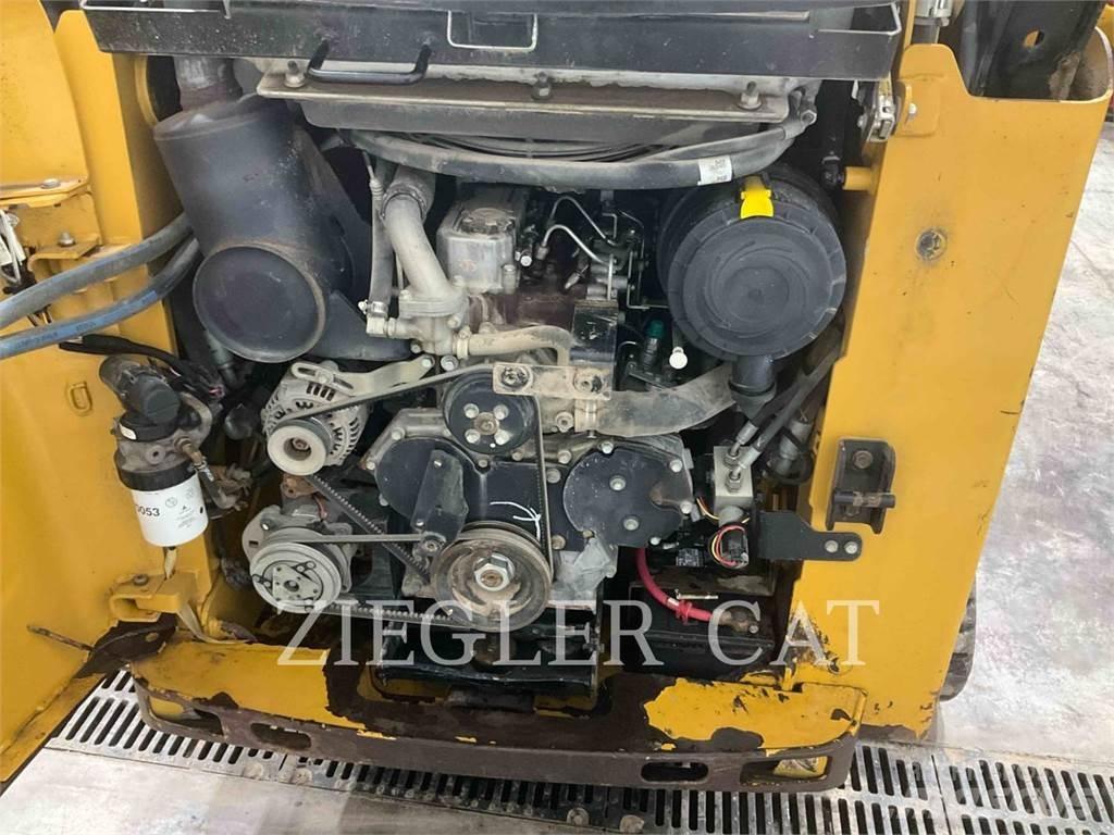 CAT 257B3 Верижен товарач
