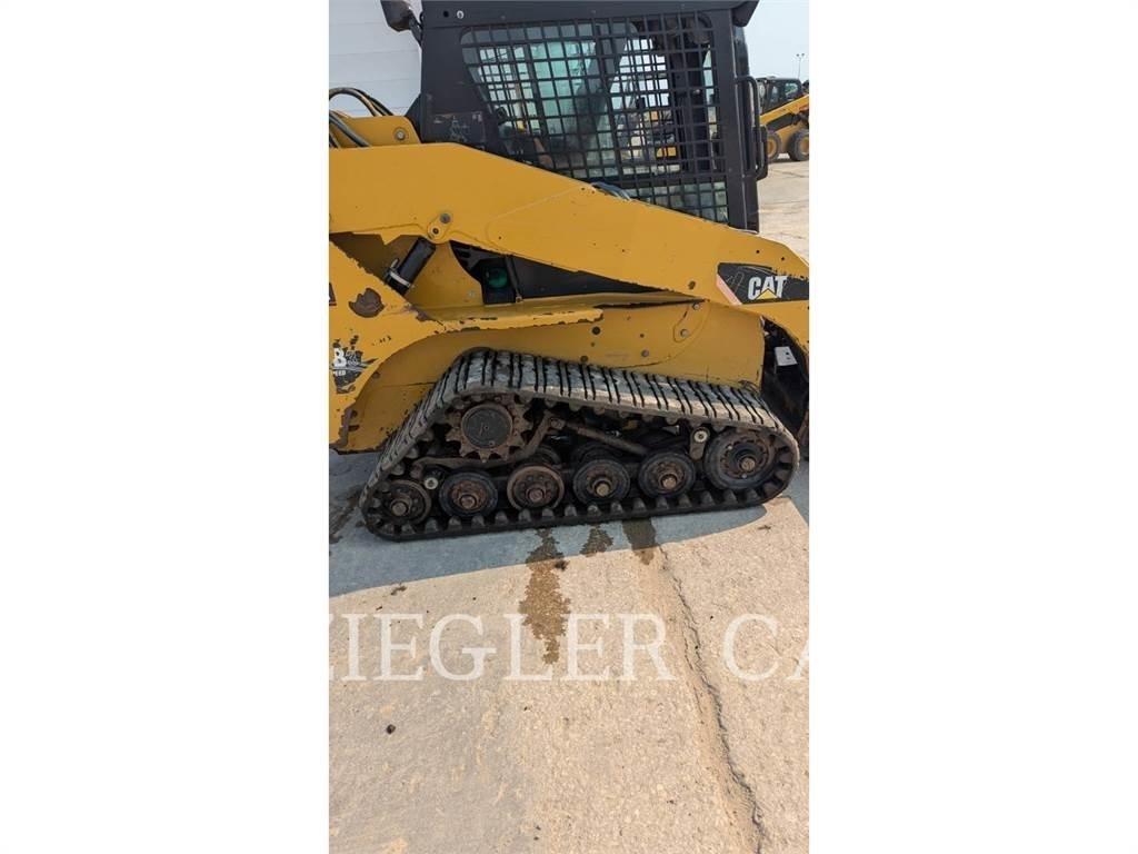 CAT 257B3 Верижен товарач
