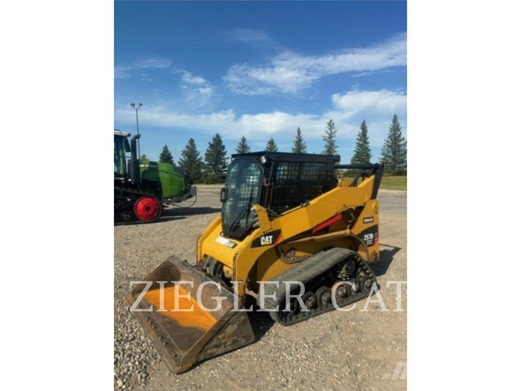 CAT 257B3 Верижен товарач