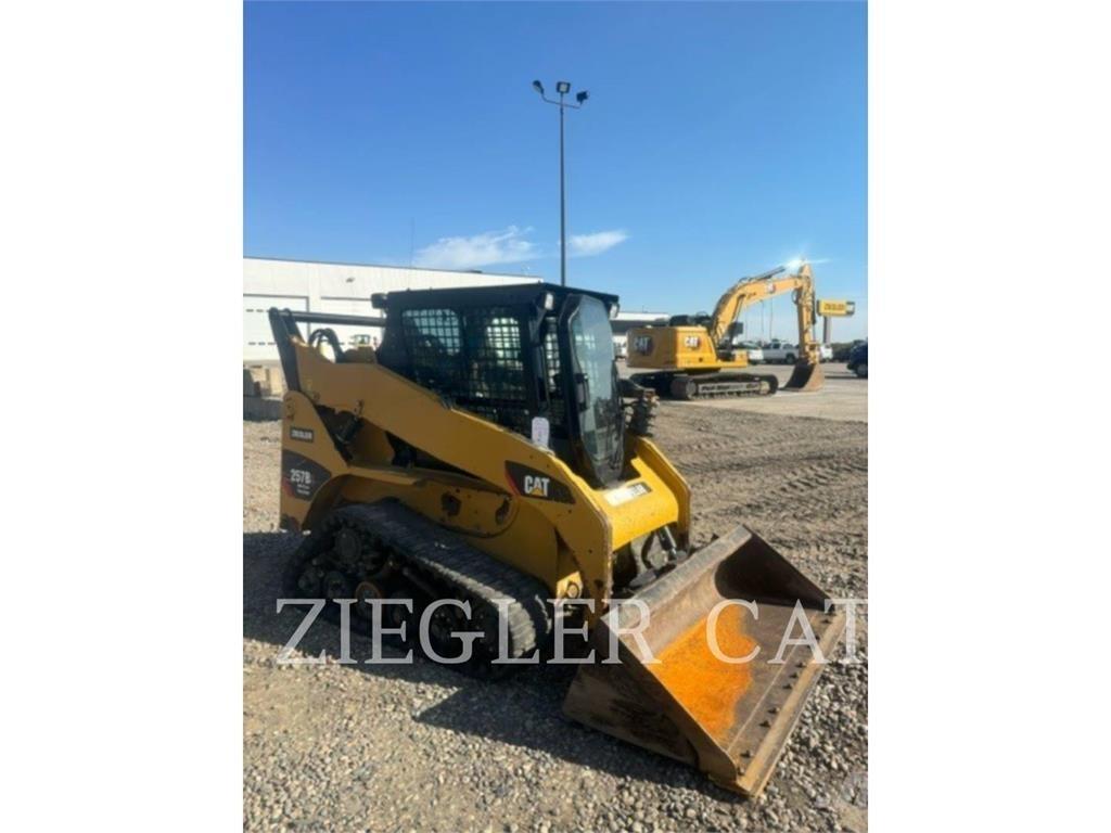 CAT 257B3 Верижен товарач