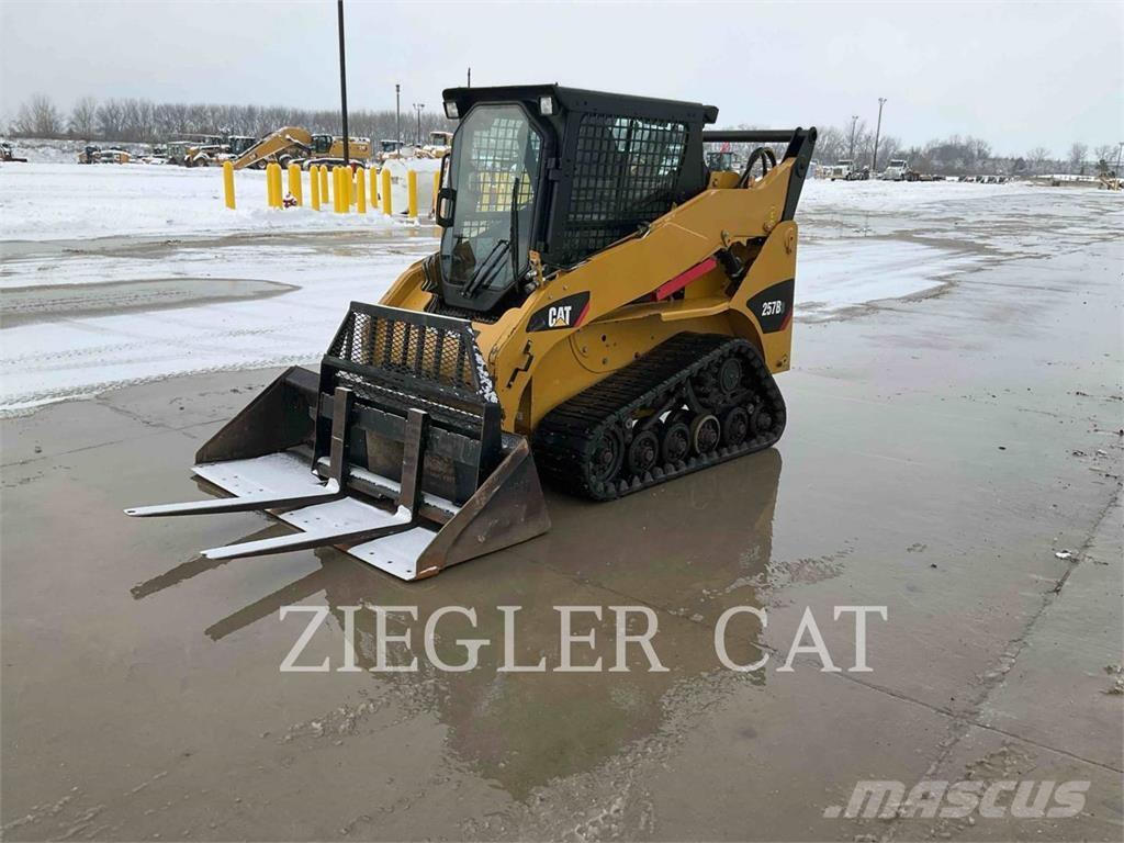 CAT 257B3 Верижен товарач