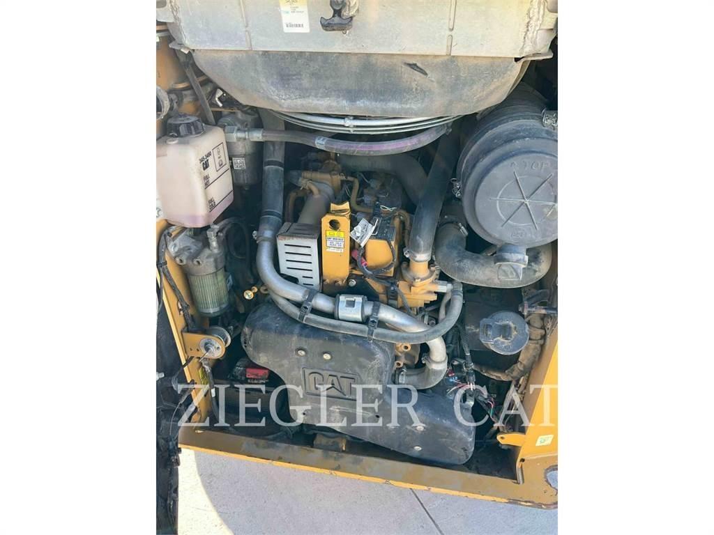 CAT 257D Верижен товарач