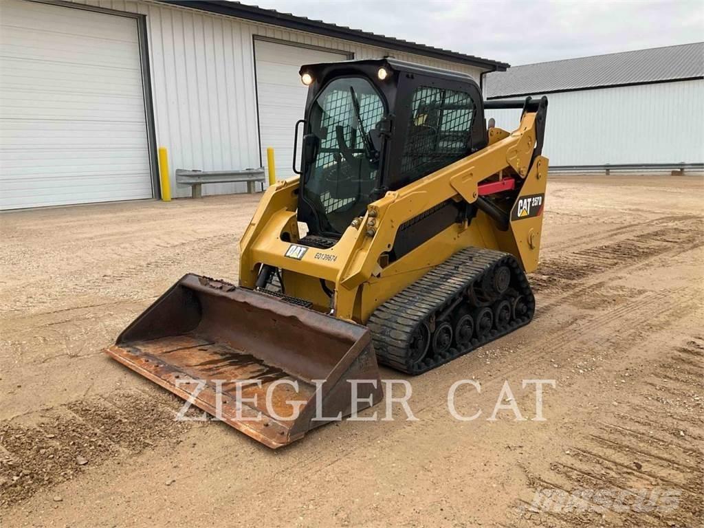CAT 257D Верижен товарач