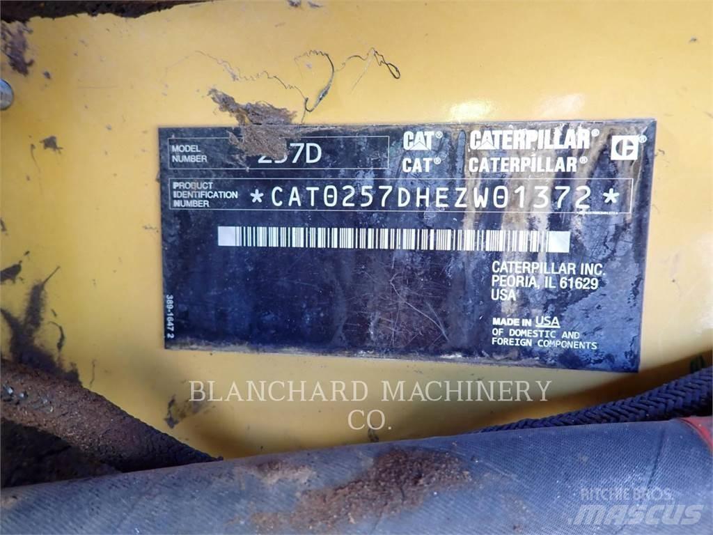 CAT 257D Верижен товарач