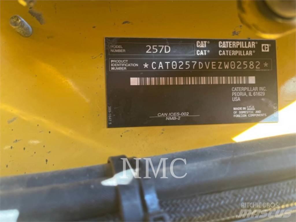 CAT 257D Верижен товарач