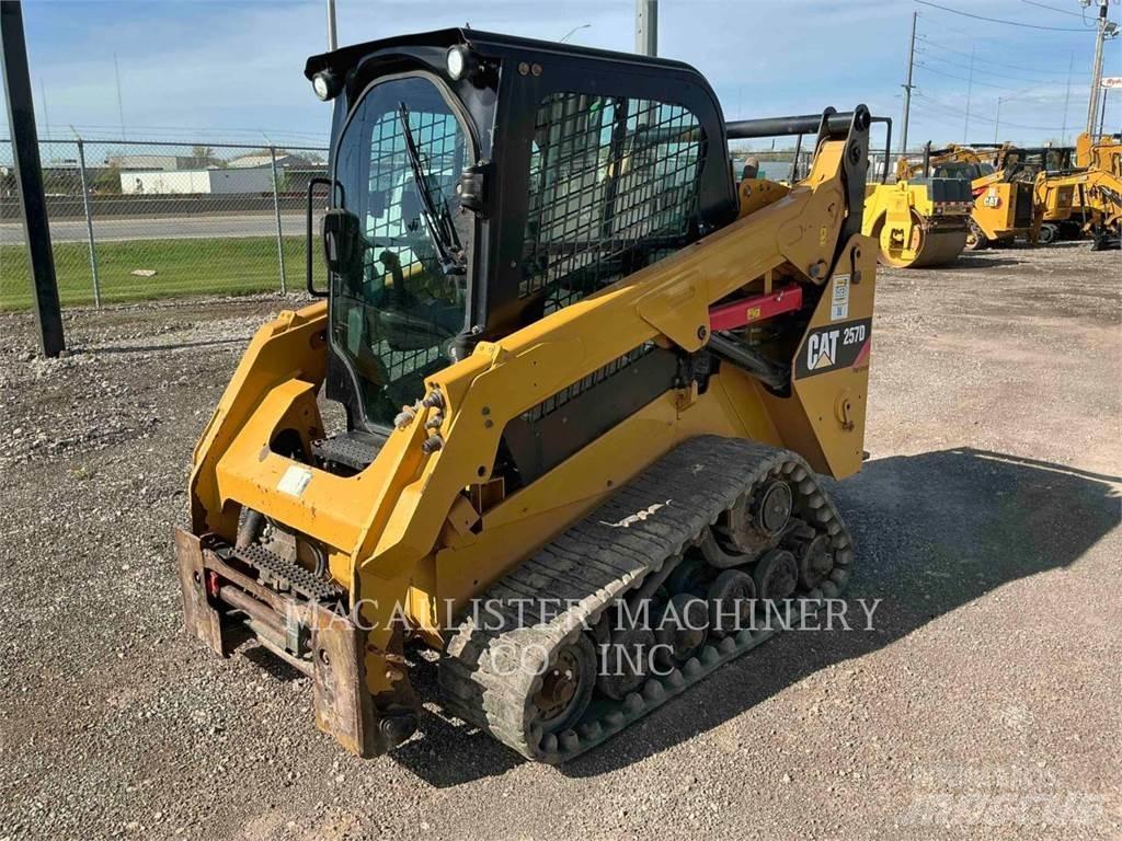 CAT 257D Верижен товарач