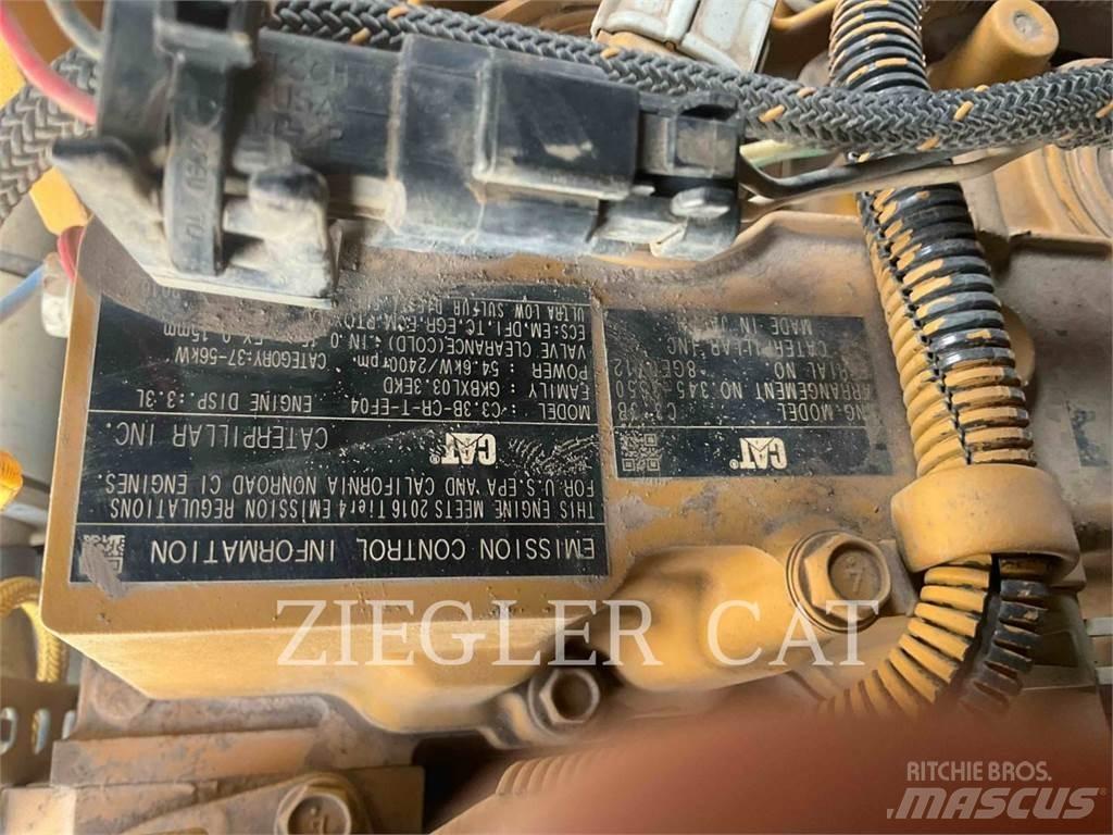CAT 257D Верижен товарач