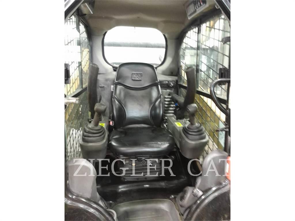 CAT 257D Верижен товарач