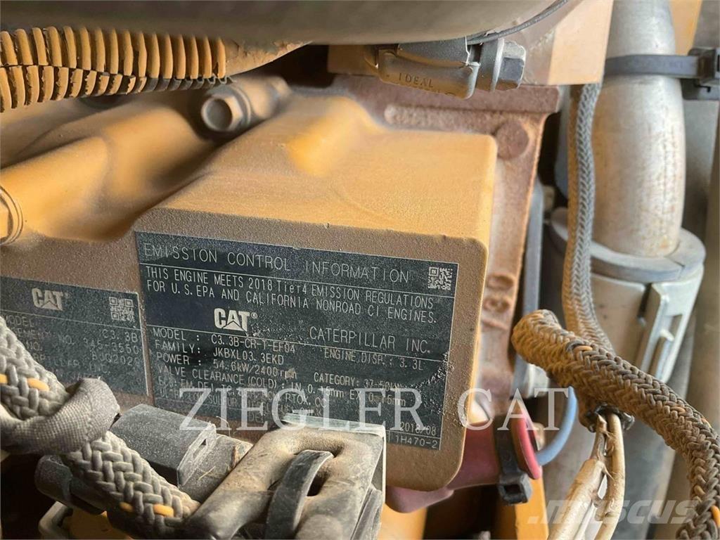 CAT 257D Верижен товарач