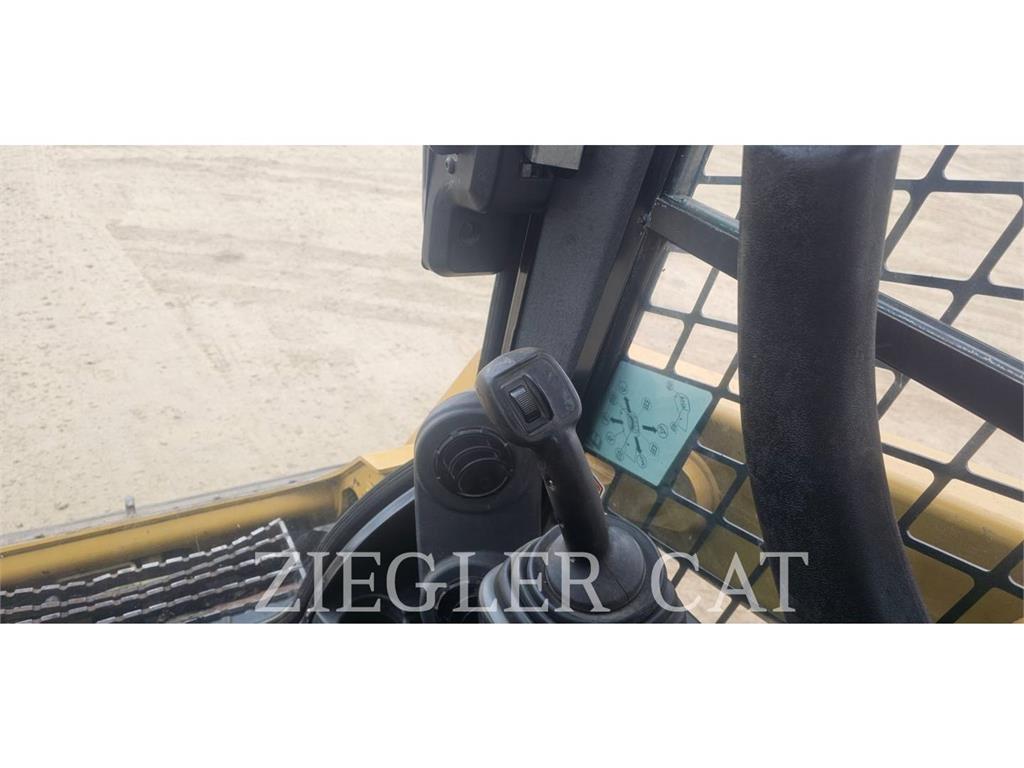 CAT 257D Верижен товарач