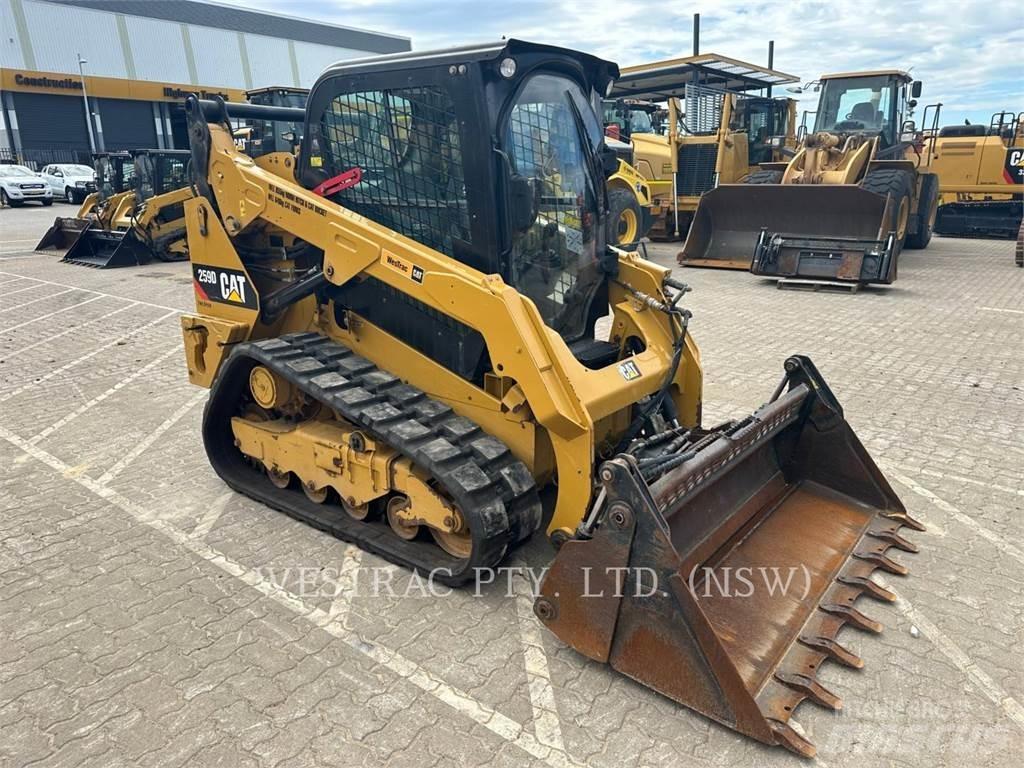 CAT 259D Верижен товарач